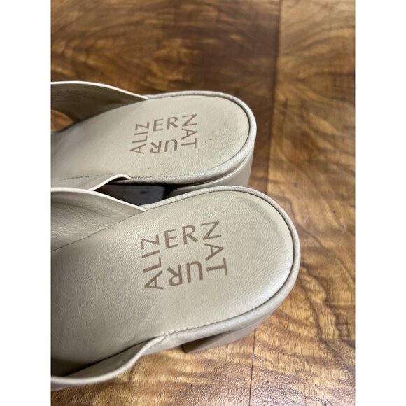 Naturalizer Women’s 7 Chunky Block Heels Sandals Tan Leather Slip On Comfort - Picture 7 of 9